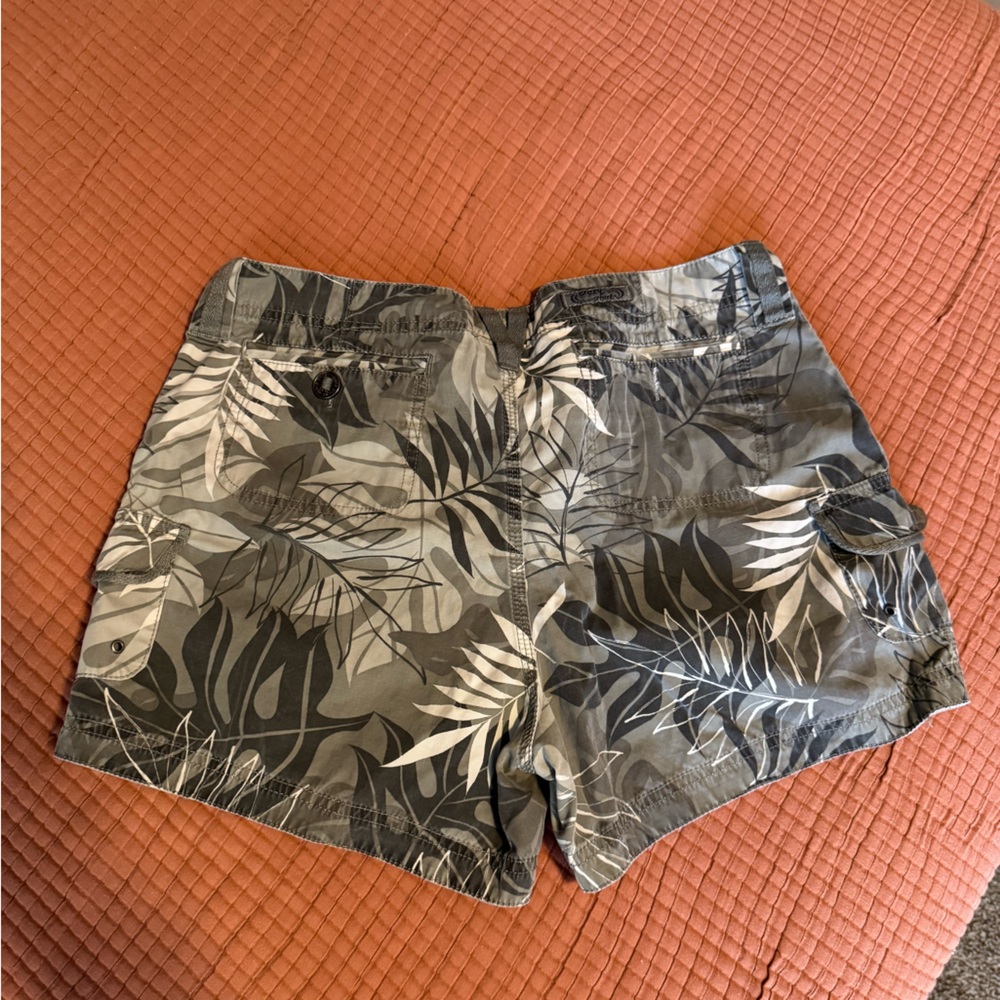 Women’s plant print shorts size 10 - Picture 3 of 4